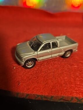 040926 Maisto 1999 Chevy Chevrolet Silverado 1500 Model Toy Car 1:64 Scale SILVE